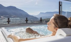 Entspannung Pur Im Hot Whirlpool Auf Der Dachterrasse Mit Blick Auf Die Weinberge C Tiberio Sorvillo Hotel Golserhof