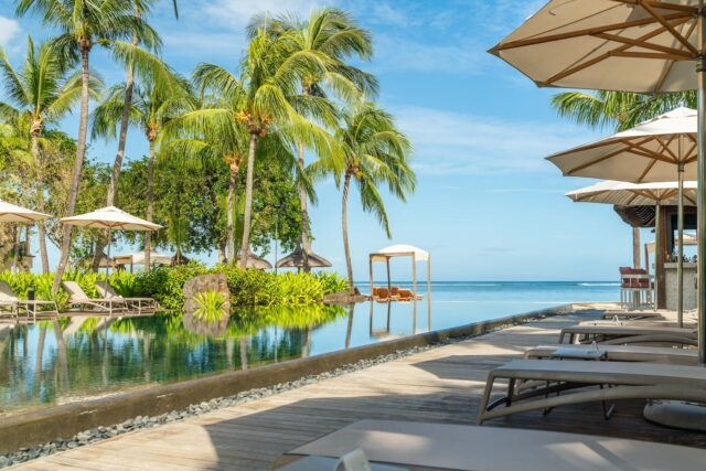 Hilton Mauritius Resort Spa 1 Infinity Pool Hibiscus Pool Bar 2