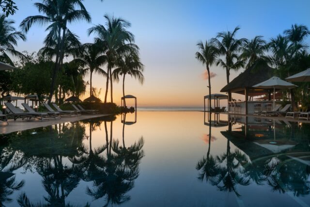 Hilton Mauritius Resort Spa 1.1 Infinity Pool Hibiscus Pool Bar