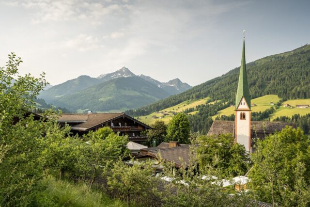 Der Boeglerhof Im Gruenen Mit Kirche Der Boeglerhof